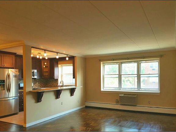 4th image of 25 Jefferson St