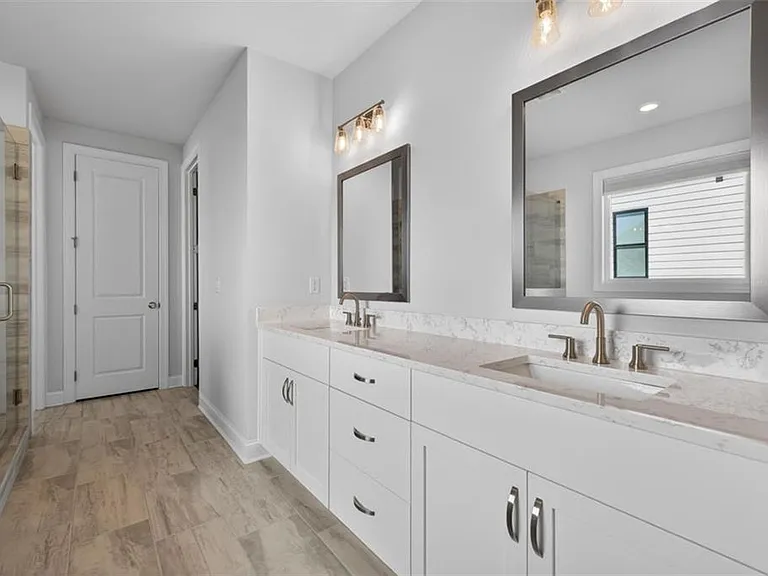 491 Pearl St — Photo 23