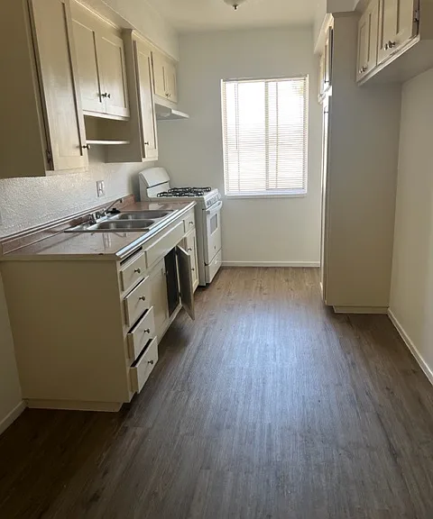 Del Rosa Palms Apartments — Photo 19