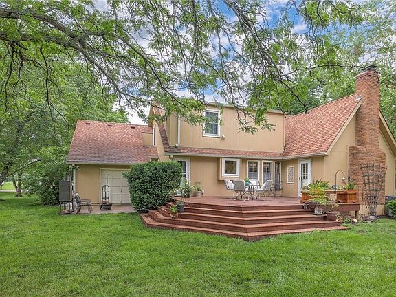 3rd image of 15243 Long St