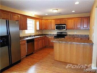 GREAT KITCHEN WITH BREAKFAST BAR