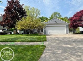 54219 Bradshaw Dr, New Baltimore, MI