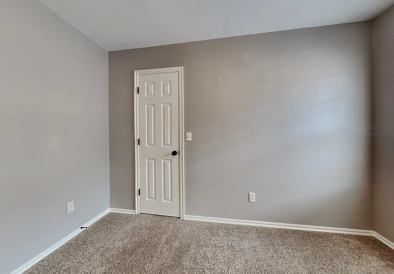 1717 SW 32nd St — Photo 13