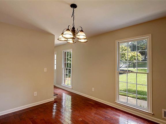4th image of 1910 Hamlin Dr SW