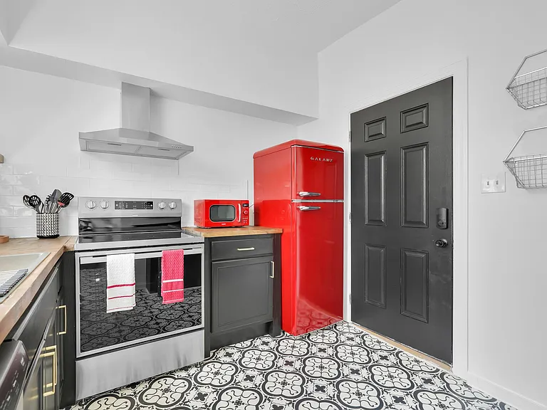 2425 Waters Ave — Photo 7