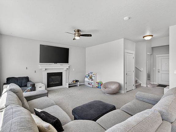 3rd image of 2137 W Northridge Dr