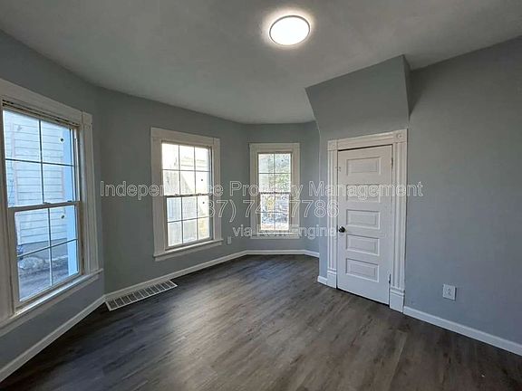 2nd image of 200 E 31st St