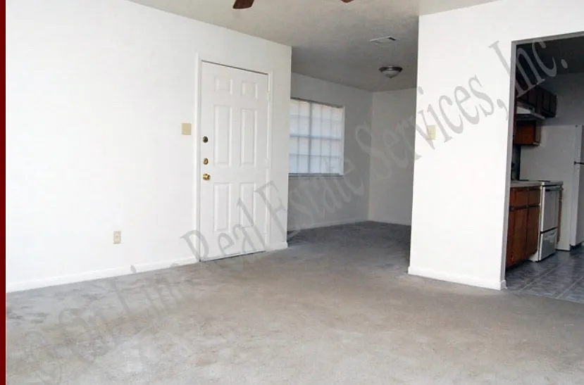 2 bed, 1000 sqft, $900 — Photo 2