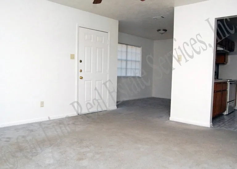 708 Navarro Dr #D — Photo 2