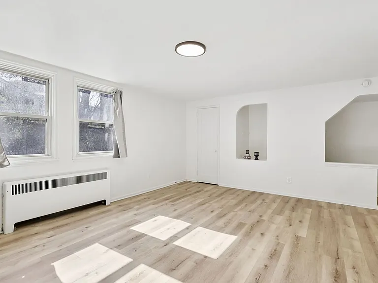Charming 1, 2, and 3-Bedroom Townhomes in a Quiet Pittsburgh Neighborhood — Photo 31