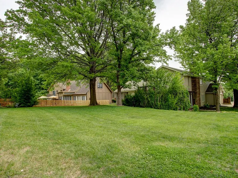 11805 Rosehill Rd — Photo 26