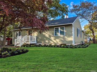 9 Park St, Centereach, NY 11720