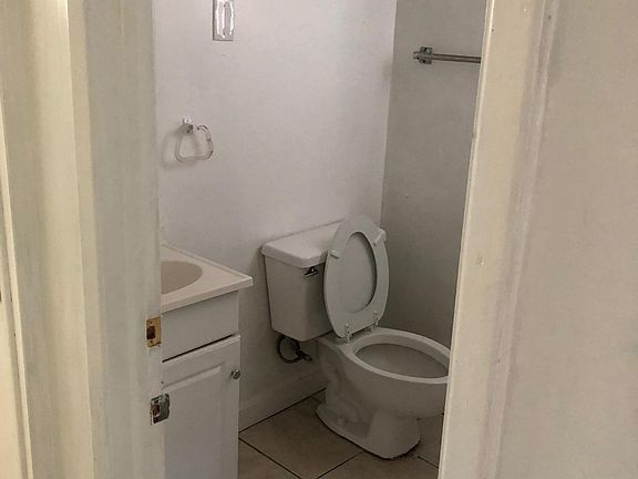 4th image of 730 1/2 24th Ave N #1