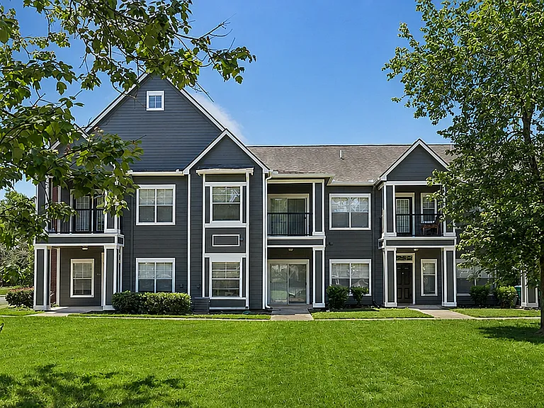 Cason-Estates-Apartments-Exterior-Daytime