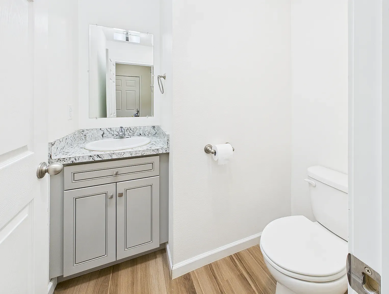 3 bed, 2.5 bath, 2011 sqft, $2,400 — Photo 3