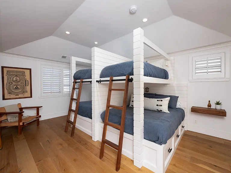 1228 W Oceanfront — Photo 21