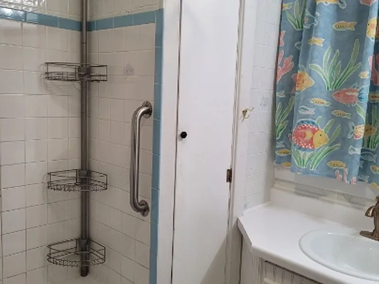 1121 Elm St — Photo 12
