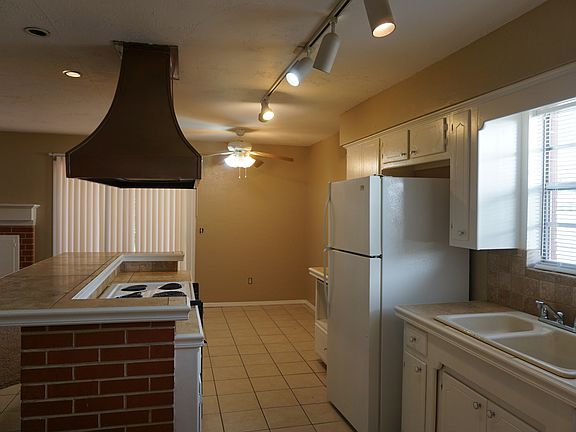 3rd image of 2100 NW 114th St