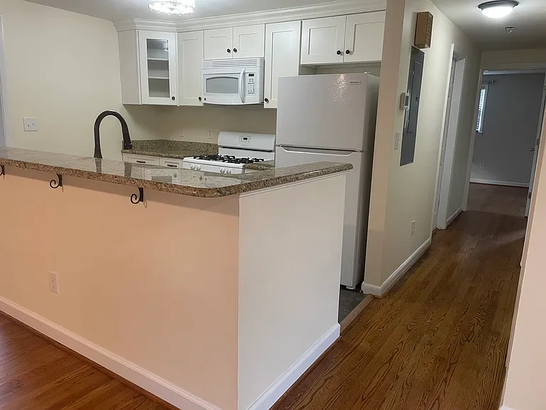 740 Fairway Dr — Photo 5