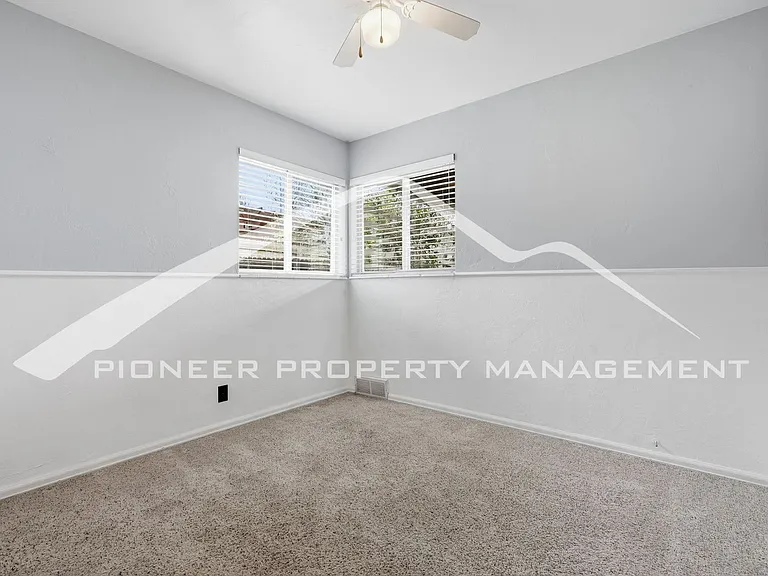 701 S Navajo St — Photo 18
