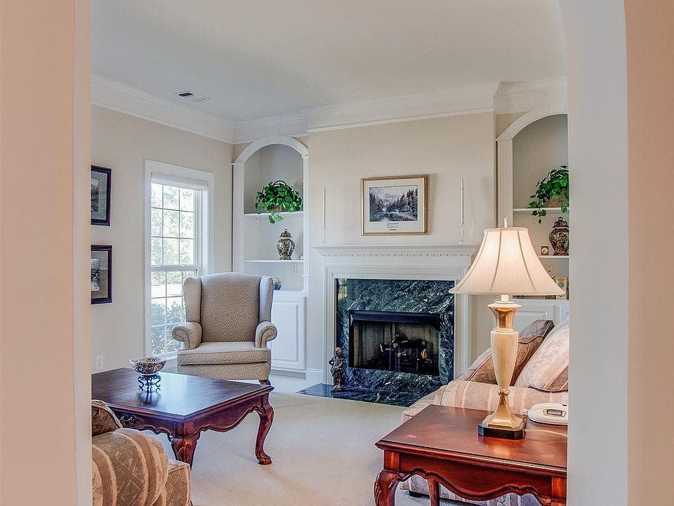 2nd image of 3022 Kingston Cir N