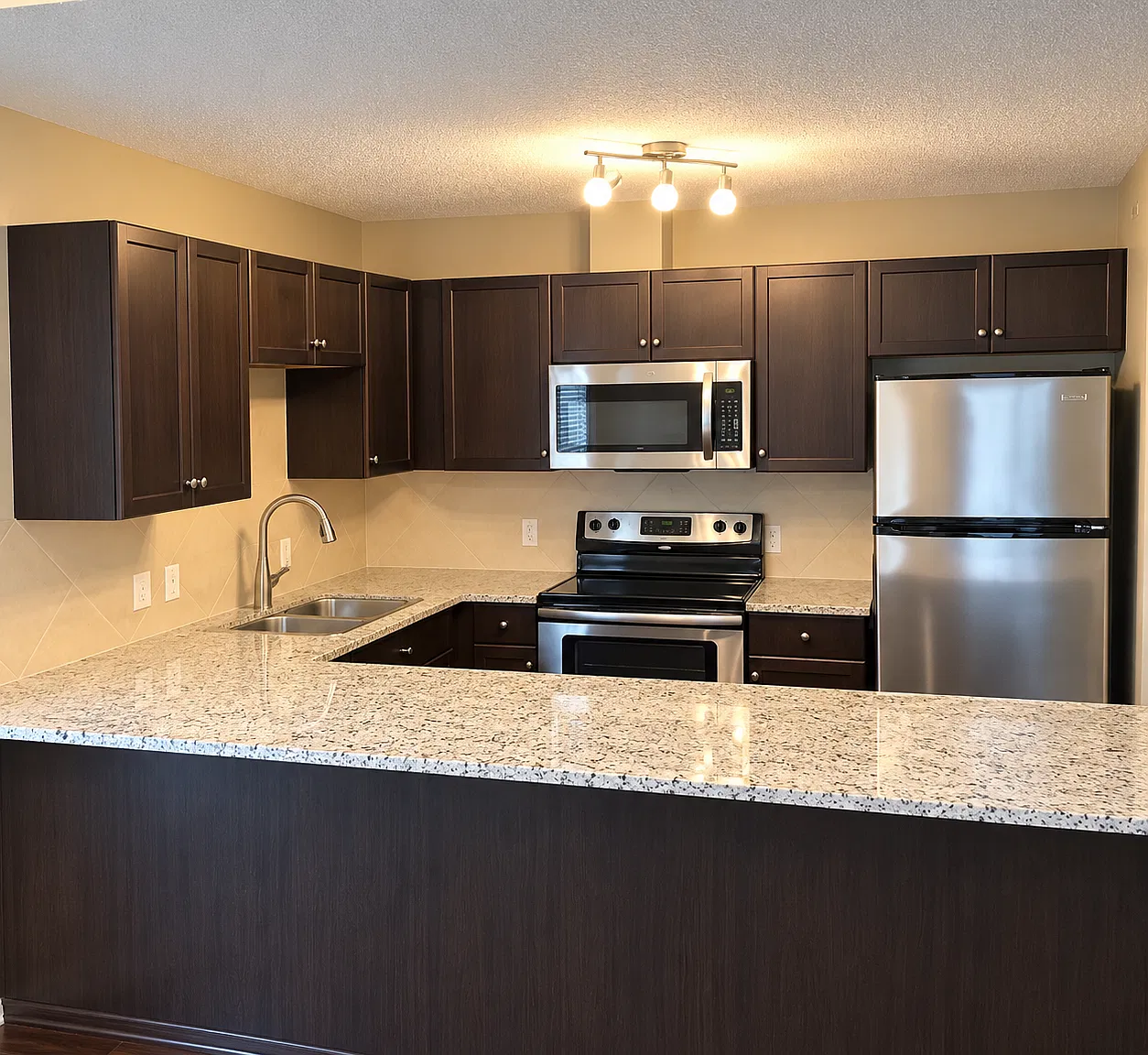 7424, 7327 Terwillegar Dr S NW — Photo 3