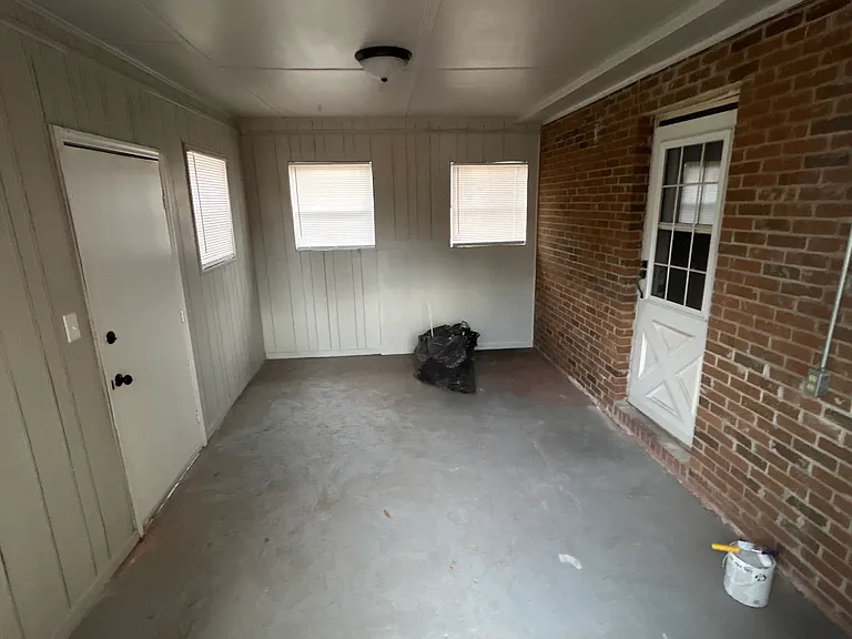 998 S Main St — Photo 7