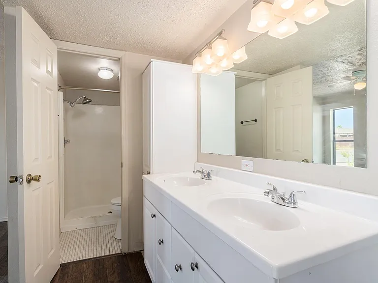 855 E Viola St — Photo 59