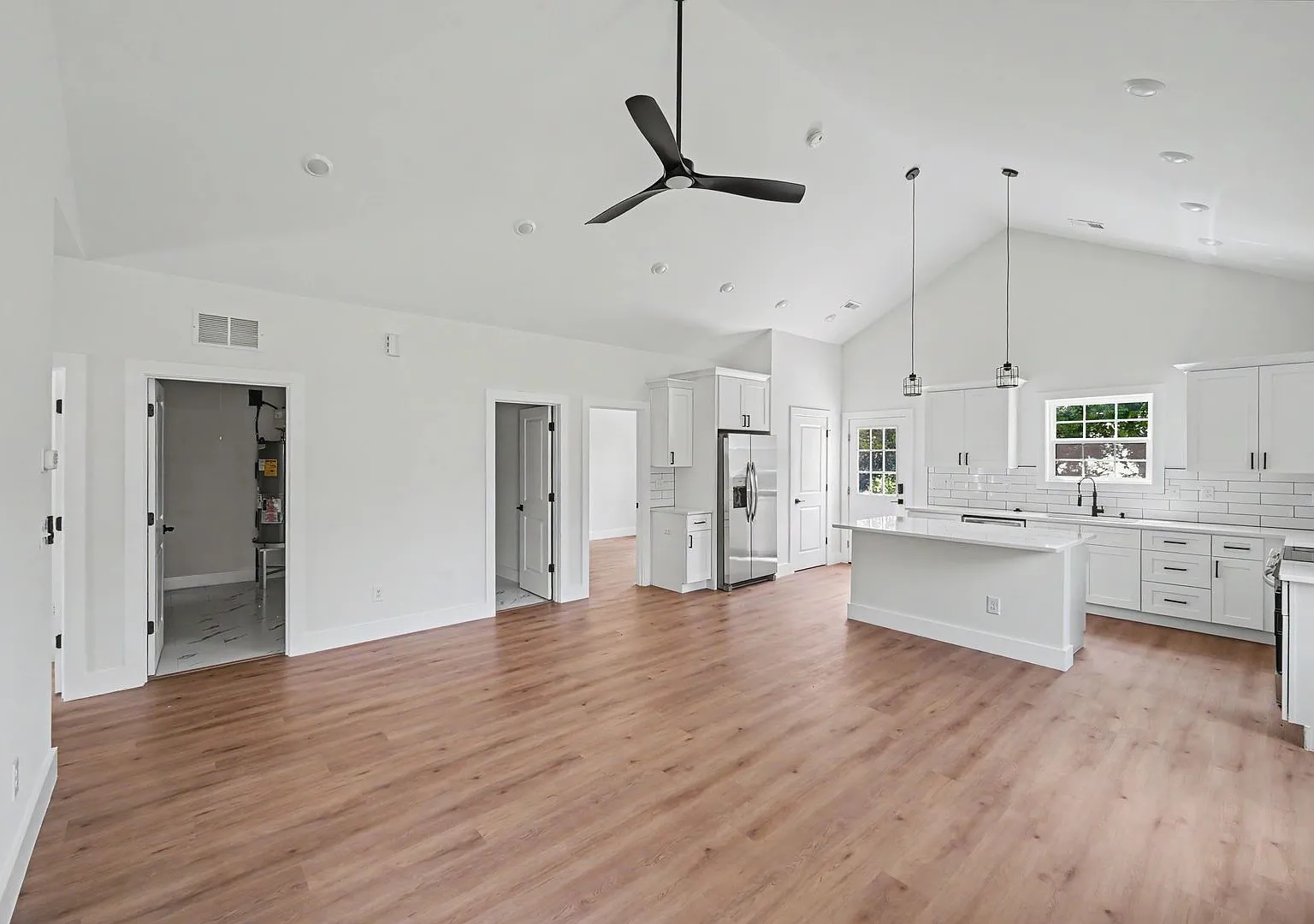 Coming Soon! Single-Level Living! Stylish 3br With Vaulted Ceilings & Modern Kitchen — Photo 2