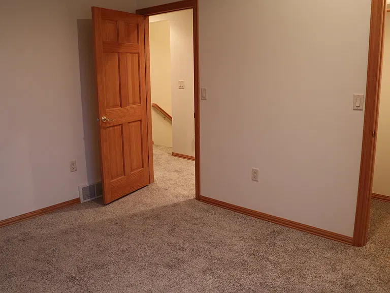 932 Cedar St — Photo 9