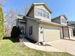 192 Stratford Ln, Lake Orion, MI 48360