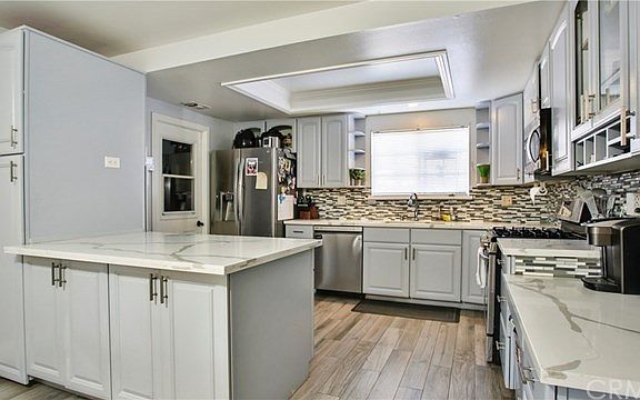 5th image of 132 Montrose Ave
