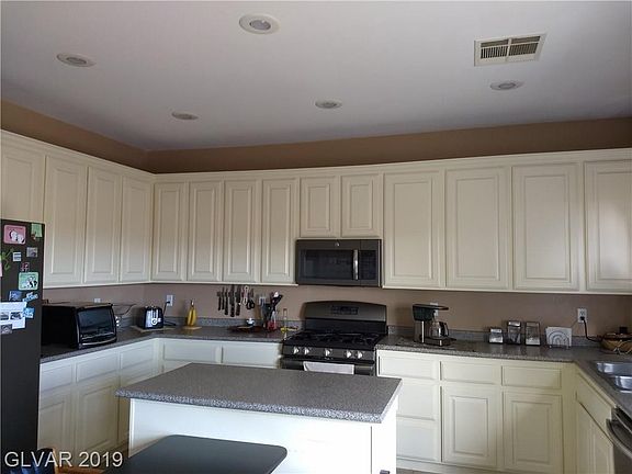 2nd image of 5575 Sun Temple Ave