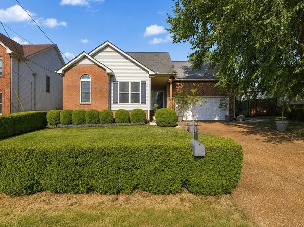 1304 Crestfield Dr, Nashville, TN 37211