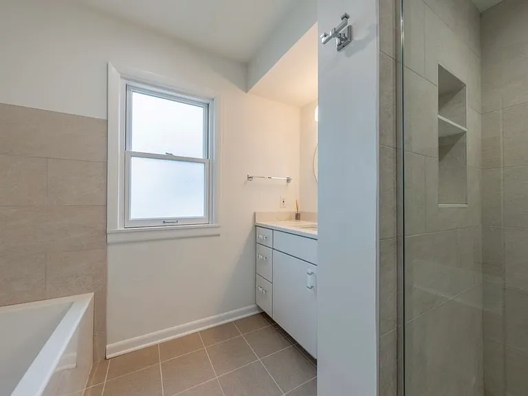 21112 Halworth Rd — Photo 11