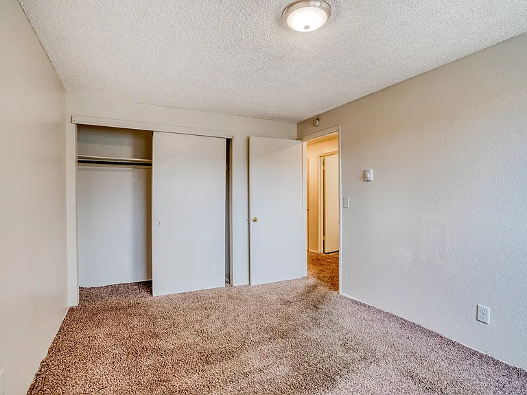 Stafford Court Apartments — Photo 13