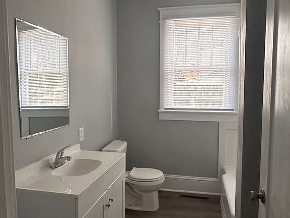 5th image of 407 Saint Andrew St #2