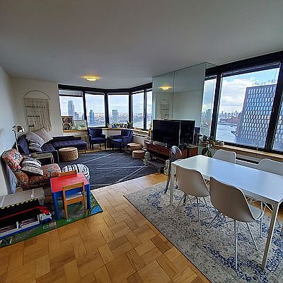 4th image of 415 E 37th St APT 42A
