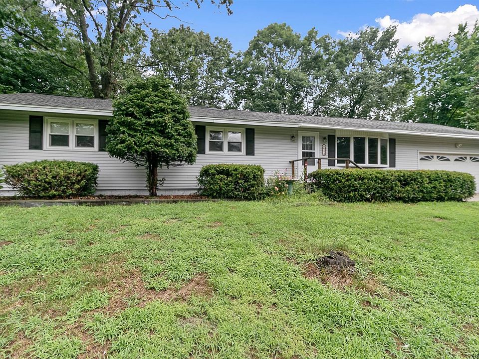 1st image of 64 Margaret Dr