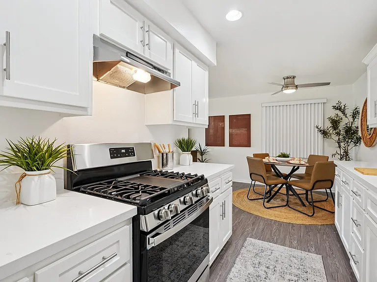 Villa Santa Fe Apartments — Photo 37