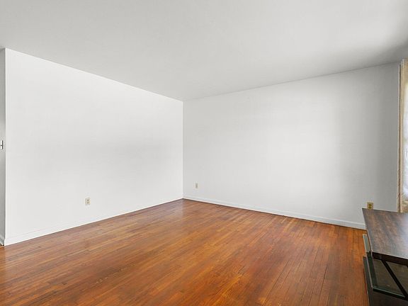 5th image of 470 Moss Dr