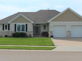 527 22nd Ave SW, Rochester, MN 55902