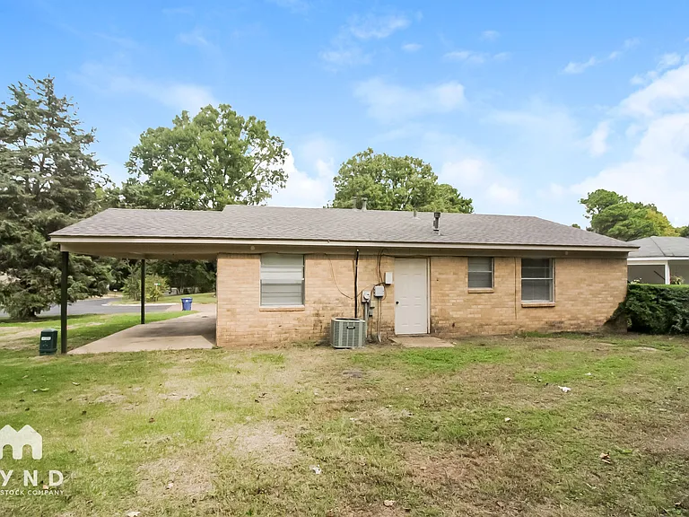6875 Embassy Cir — Photo 15
