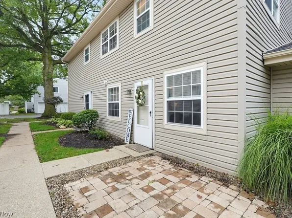2454 Island Dr #29C, Uniontown, OH 44685