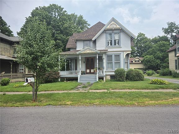 2nd image of 2697 Van Buren St