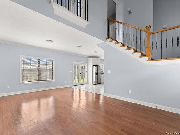 2nd image of 1001 W Sallier St