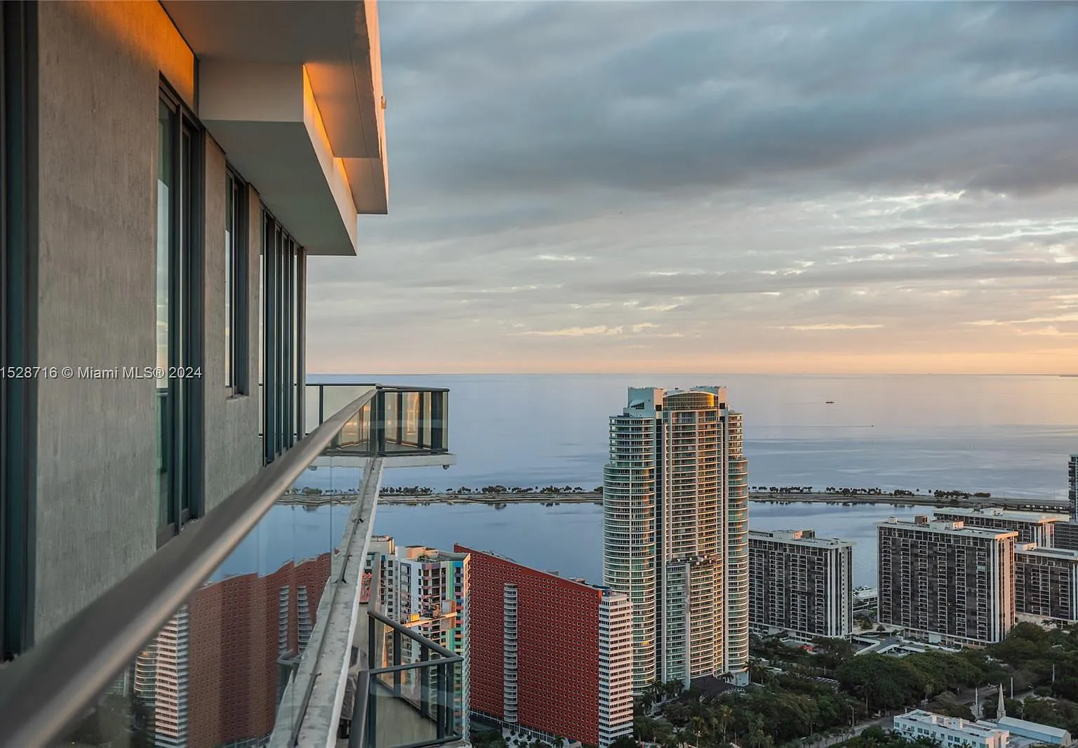 1 bed, 682 sqft, $6,000 — Photo 2
