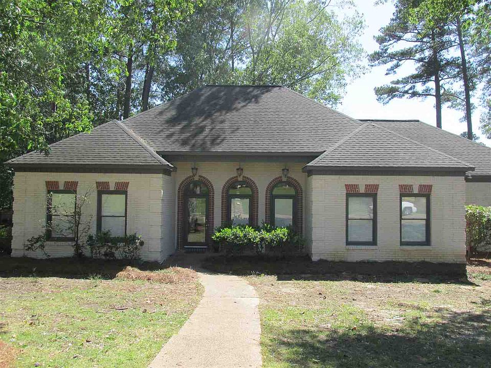 1st image of 327 Woodlands Dr
