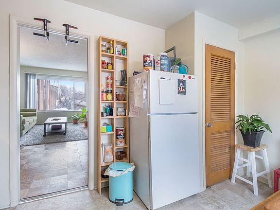 4th image of 715-719 W Madison St #715-3