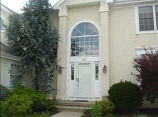 45 Graypebble Cir, Sicklerville, NJ 08081